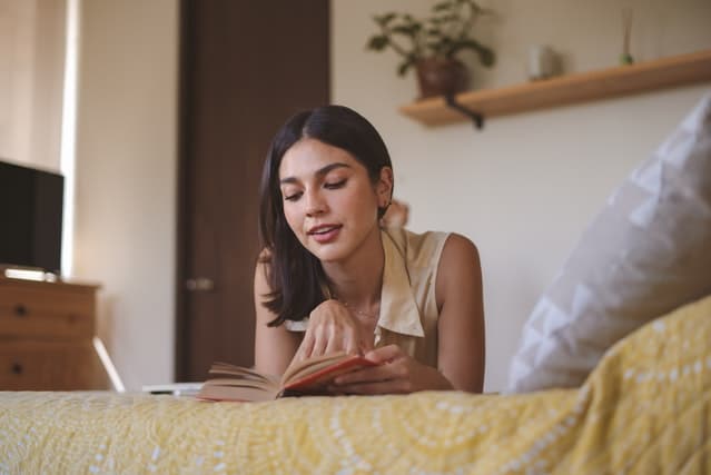 Best books every woman should read in her 20s